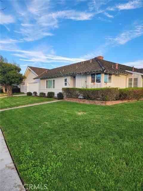 1260 Somerset Ln - Photo 2 of 3