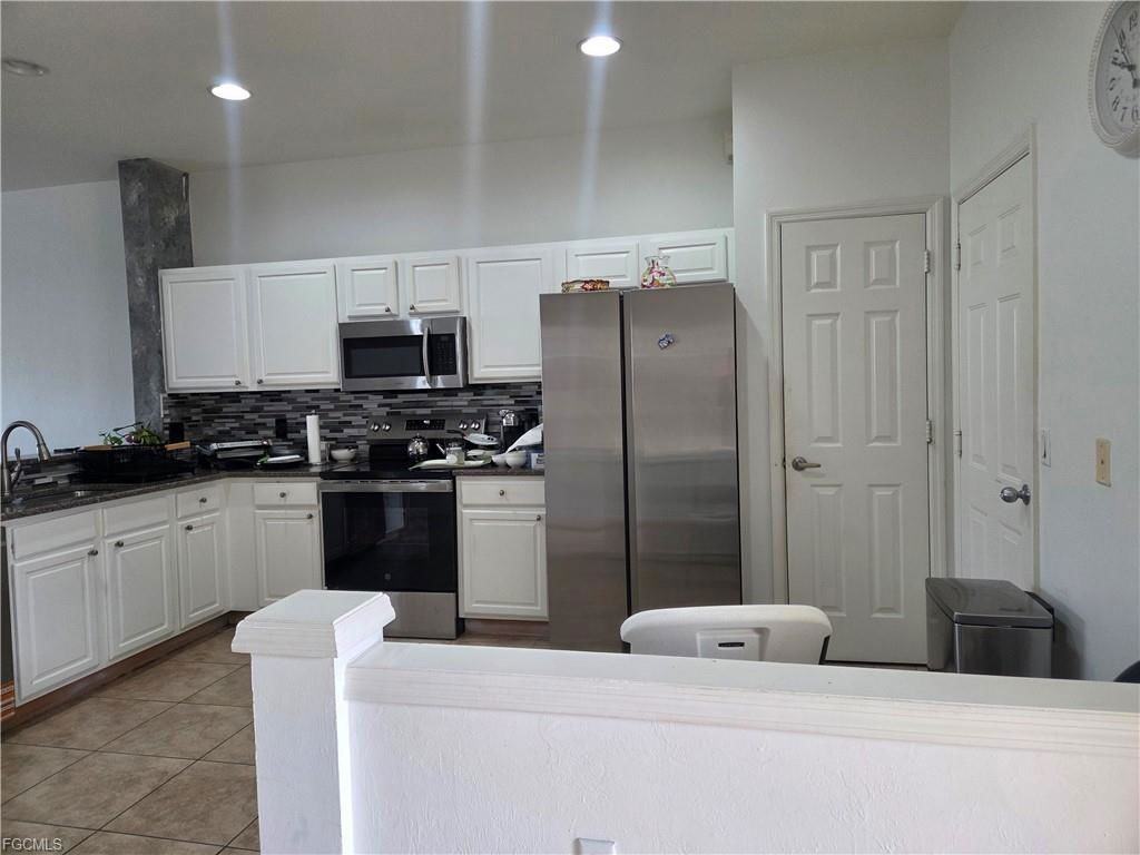 977 Hampton Cir #118 - Photo 2 of 8