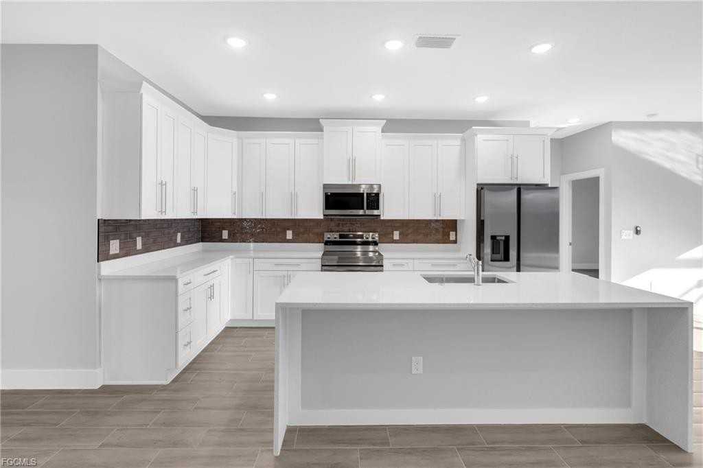 1109 Ne 2nd Ave - Photo 3 of 8