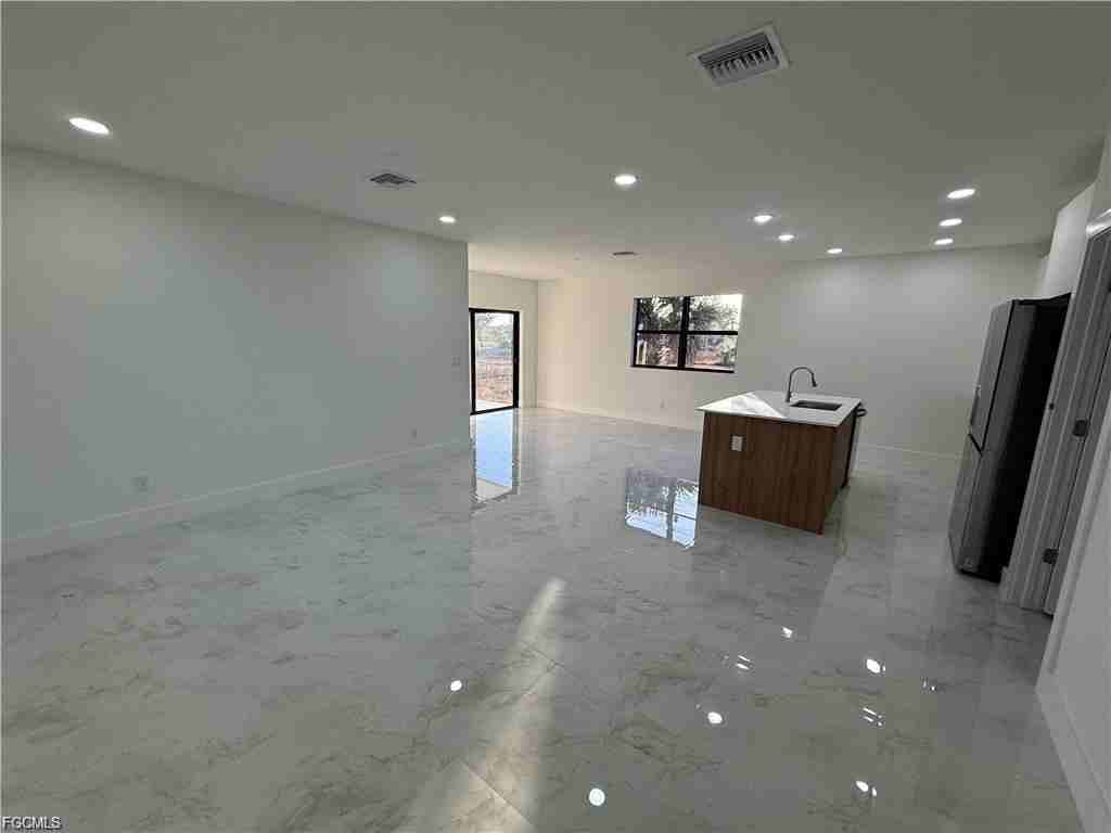 1409 Nw 21st Ct - Photo 3 of 8