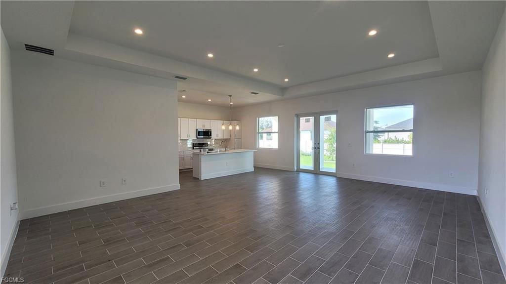 424 Sw 28th Ave - Photo 2 of 8