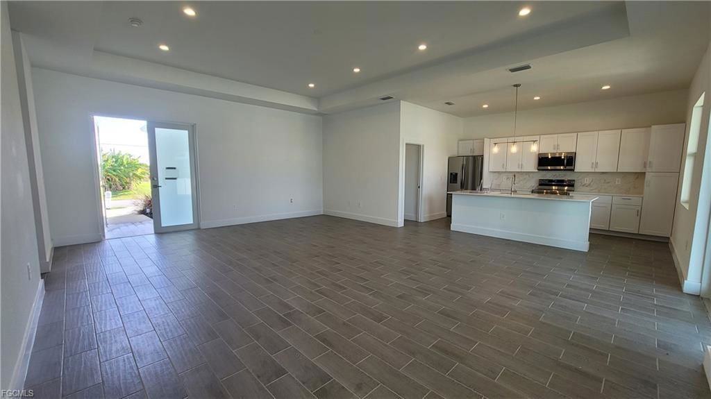 424 Sw 28th Ave - Photo 3 of 8