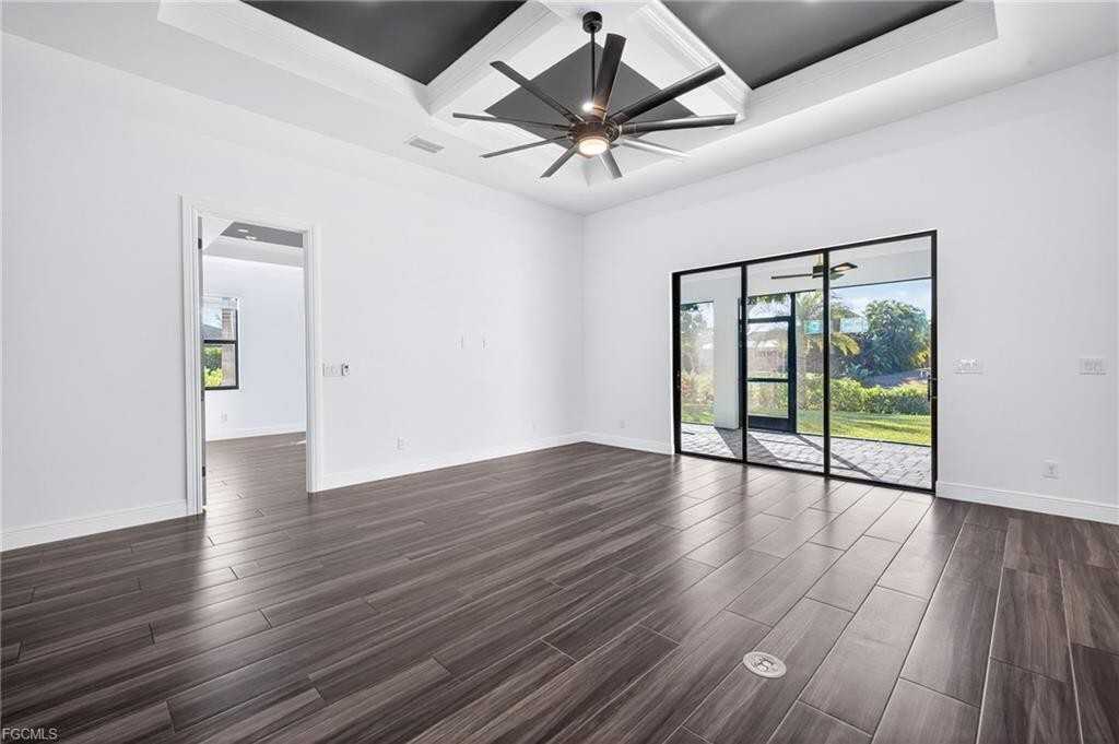 332 Sw 26th St - Photo 3 of 8