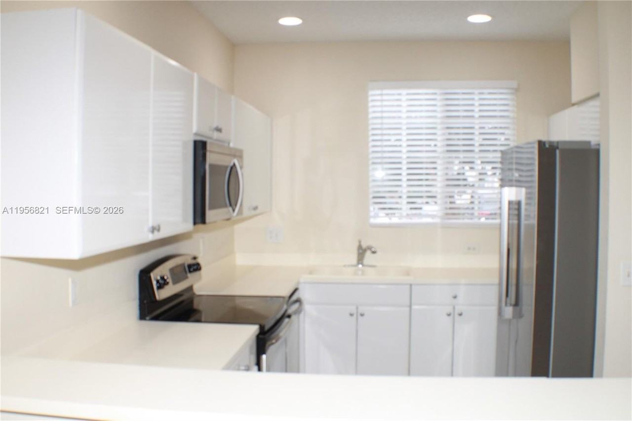 4704 Nw 57th Pl #4704 - Photo 4 of 15