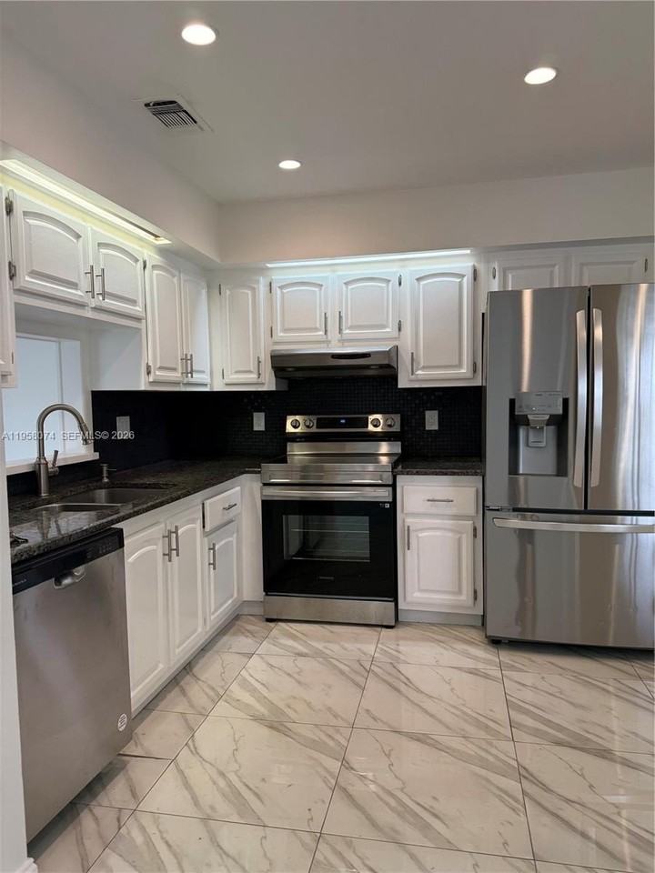 19253 Carolina Cir - Photo 4 of 50