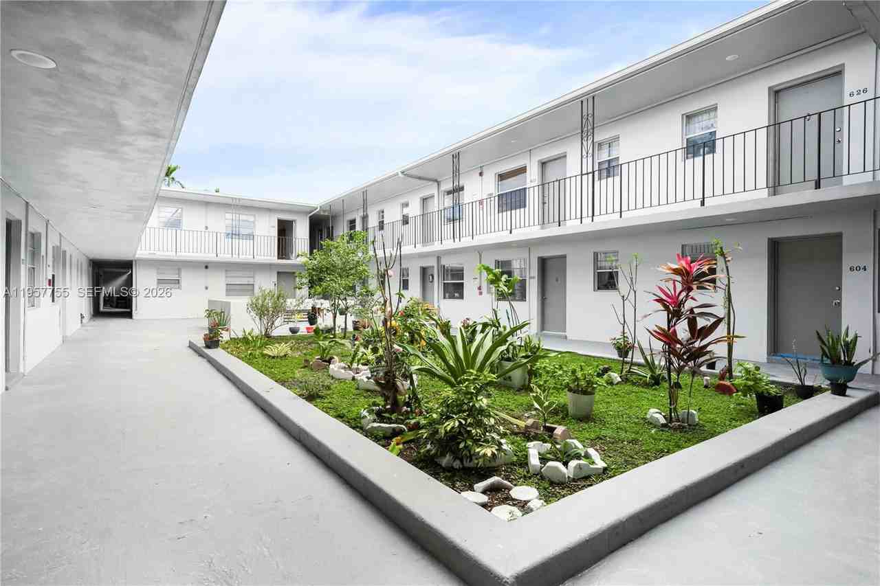 10305 Sw 40th St - Photo 2 of 8