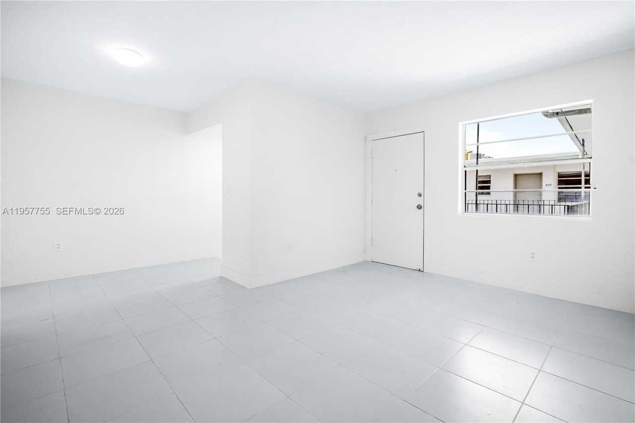 10305 Sw 40th St - Photo 3 of 8