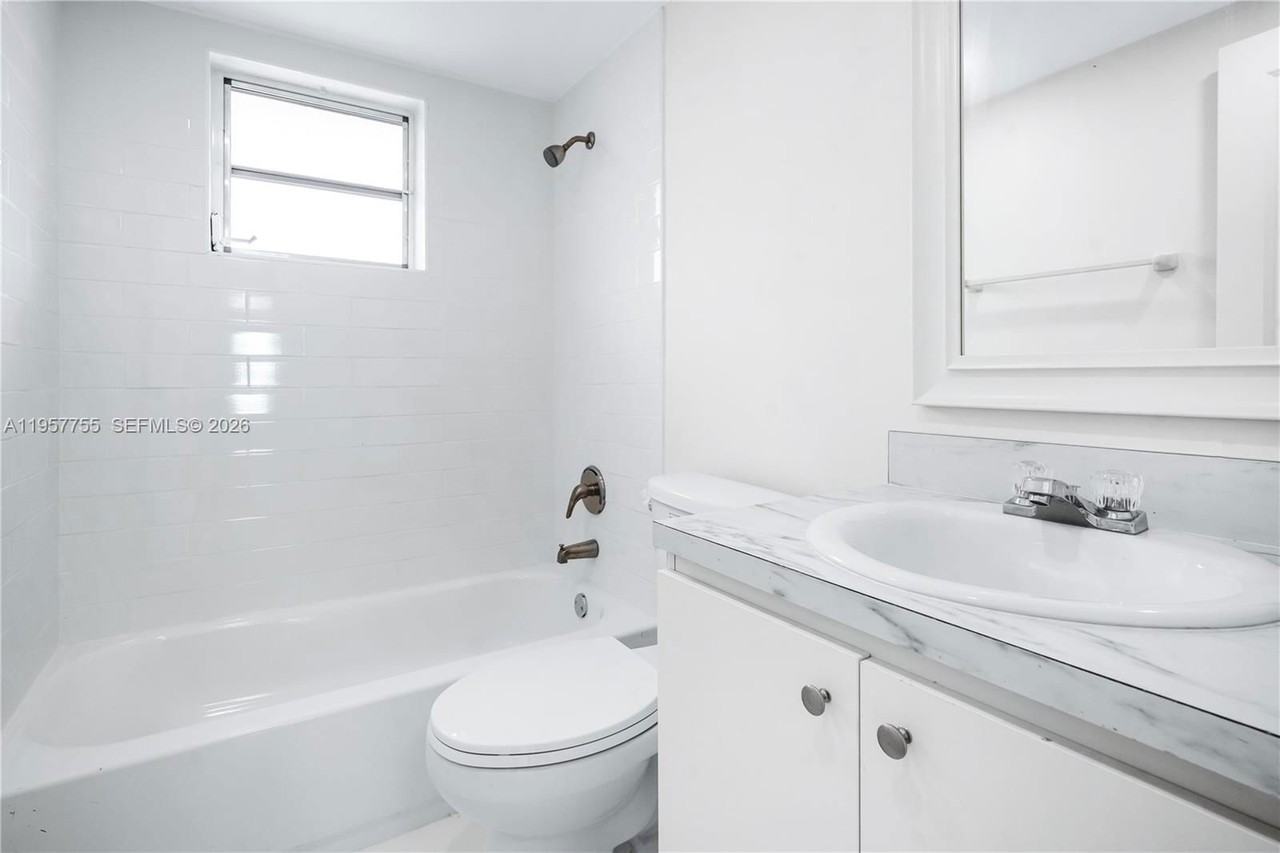 10305 Sw 40th St - Photo 6 of 8