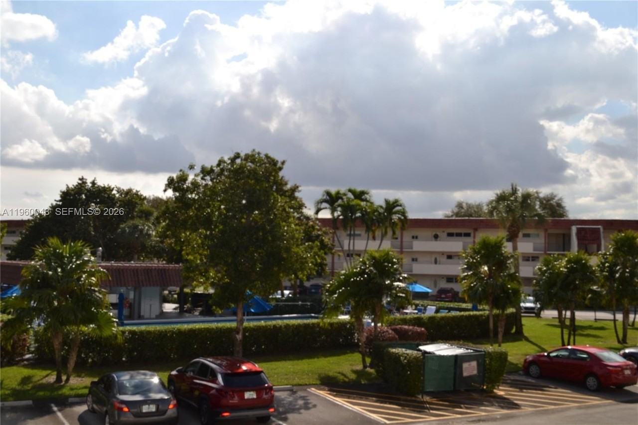 300 S Hollybrook Dr #203 - Photo 5 of 26