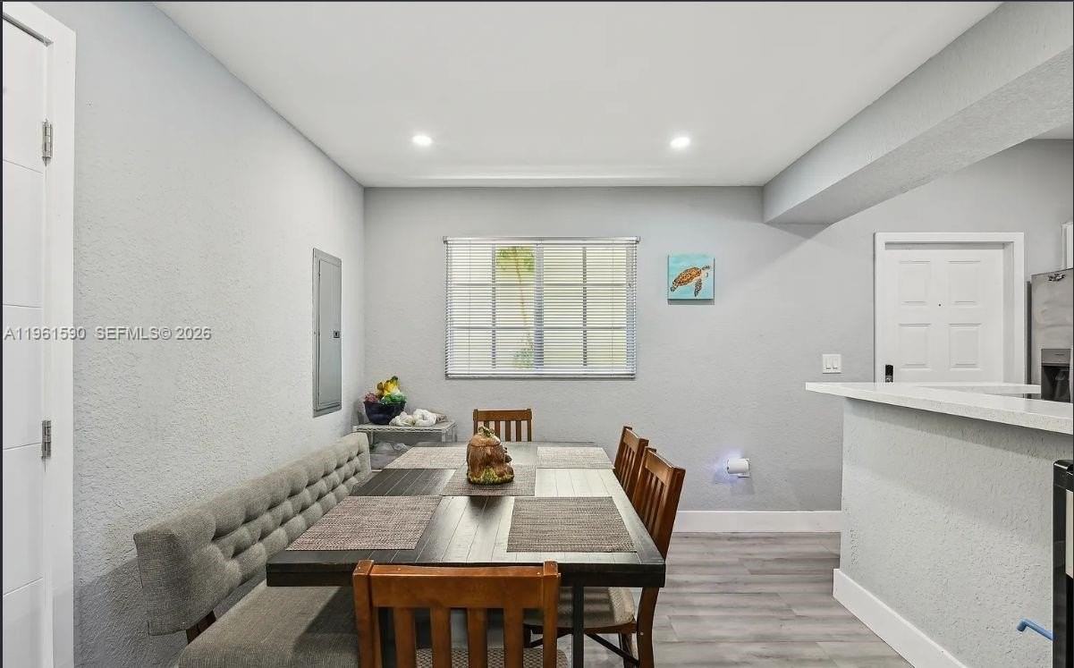 380 Nw 20th St #8 - Photo 3 of 21