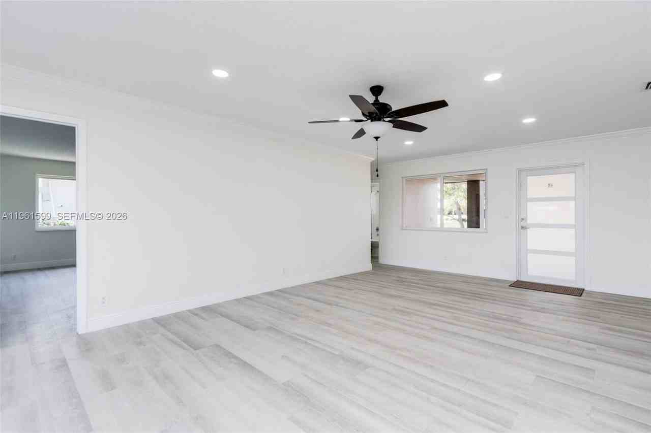 922 Nautilus Isle - Photo 4 of 25