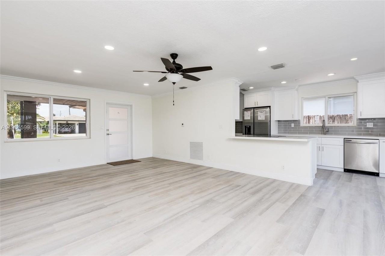 922 Nautilus Isle - Photo 5 of 25