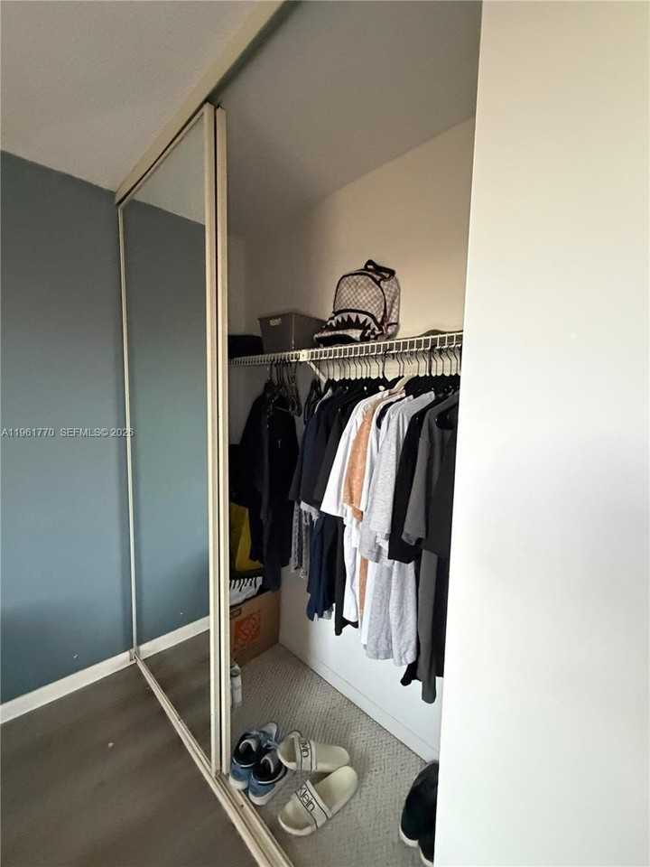 1717 Whitehall Dr #401 - Photo 4 of 16