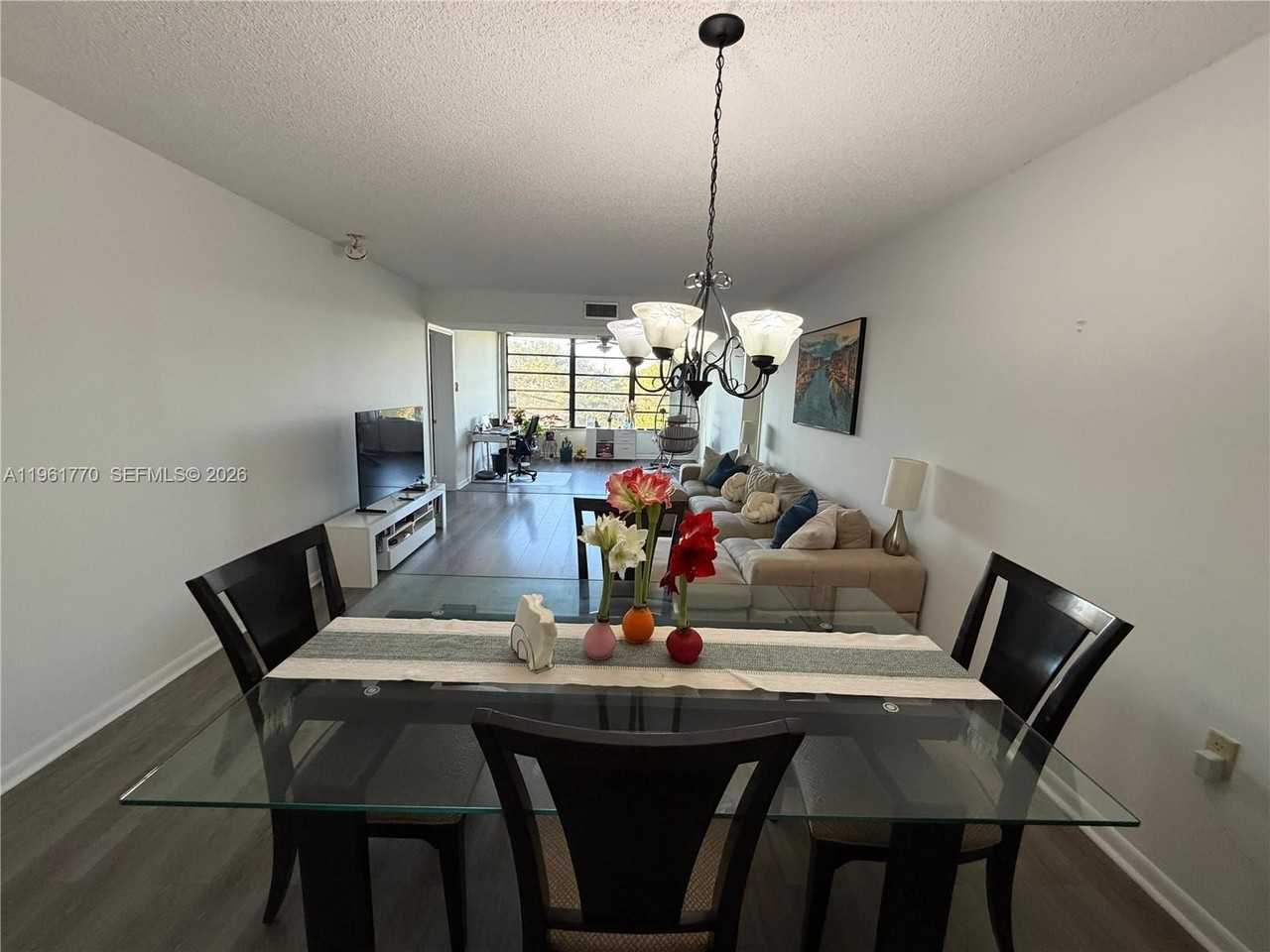 1717 Whitehall Dr #401 - Photo 6 of 16