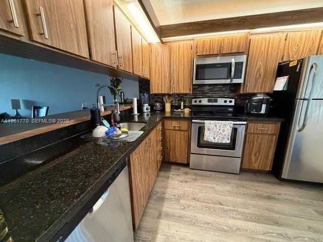 1717 Whitehall Dr #401 - Photo 7 of 16