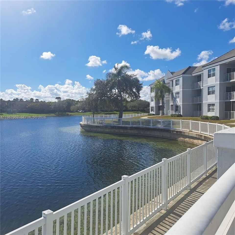 8520 Sw 212th St #306