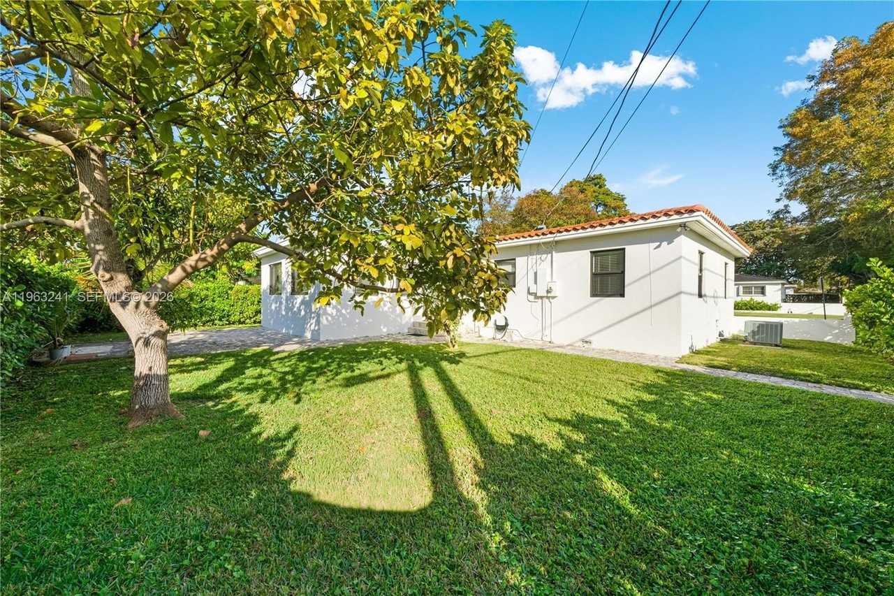 6060 Sw 16th Ter #0 - Photo 5 of 25