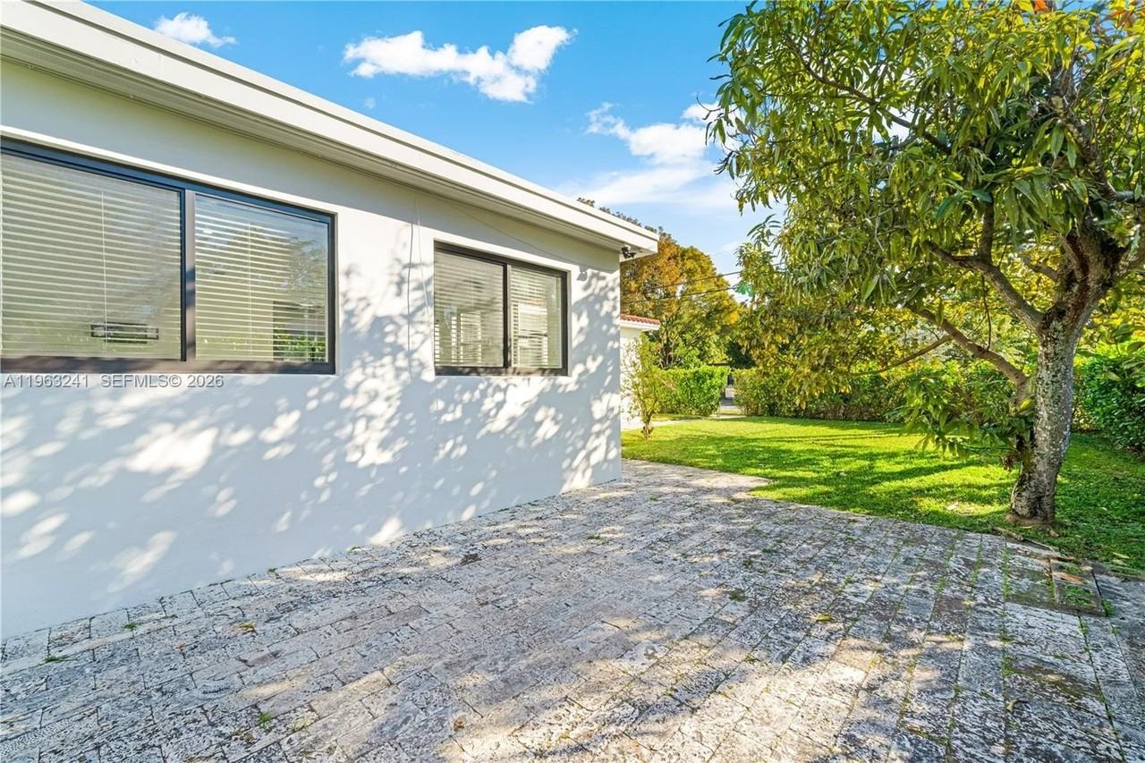 6060 Sw 16th Ter #0 - Photo 7 of 25