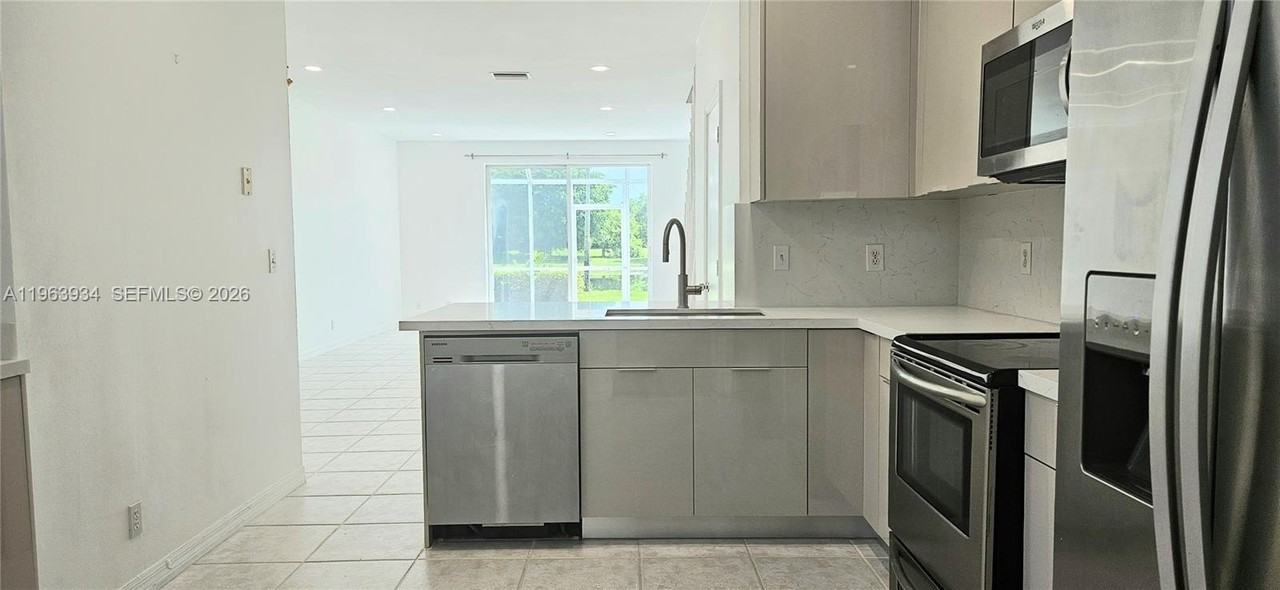 3686 San Simeon Cir #3686 - Photo 4 of 20