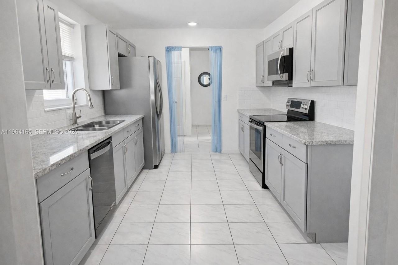 121 Sw 28th Ter #NA - Photo 2 of 10