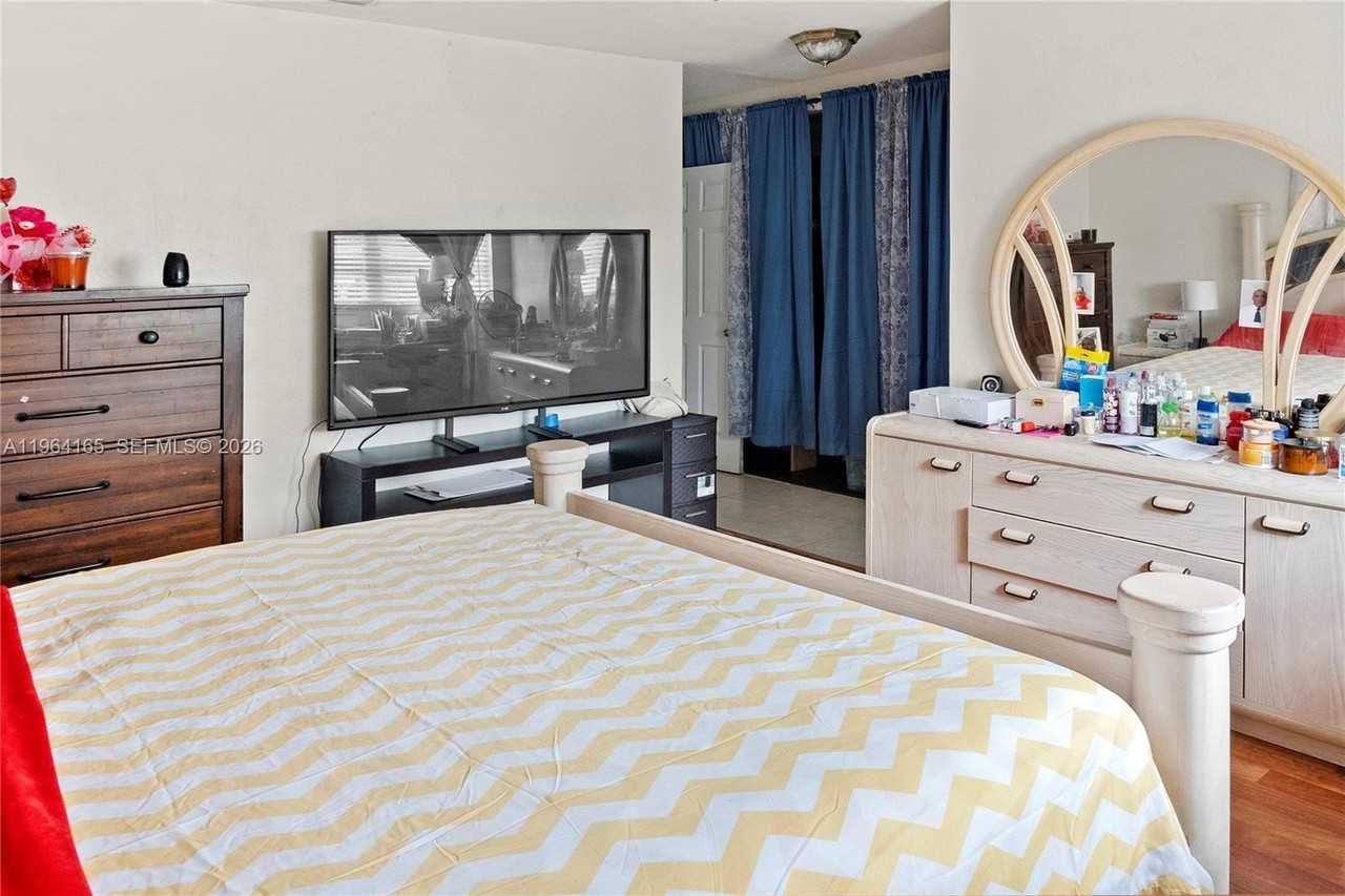 121 Sw 28th Ter #NA - Photo 5 of 10