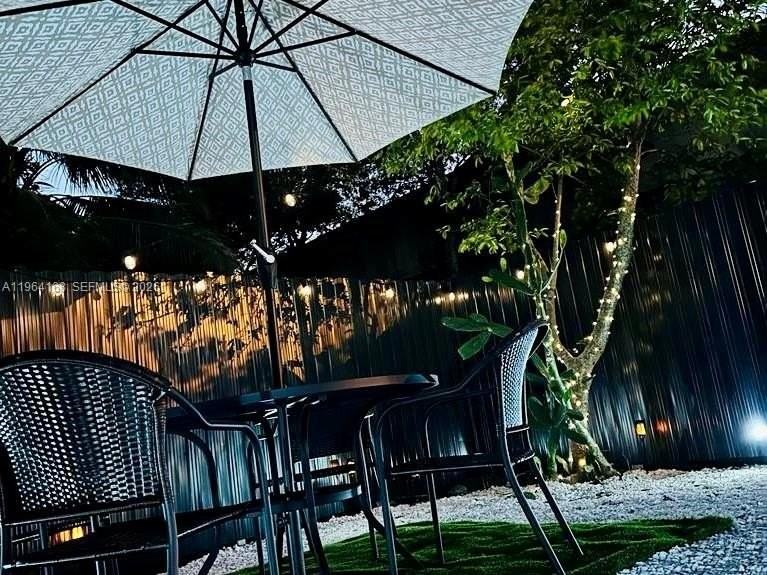 610 Nw 111th St #1 - Photo 3 of 9