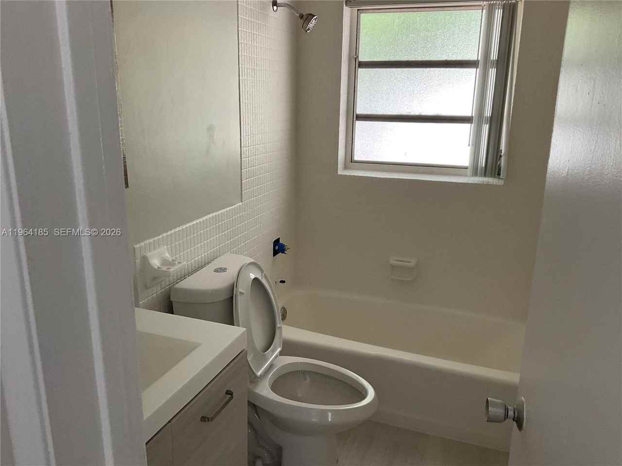 206 Ne 3rd St #2 - Photo 2 of 8