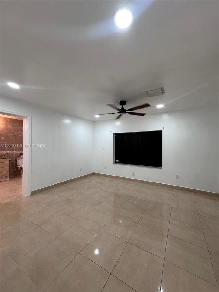 30021 Sw 160th Ave - Photo 5 of 13