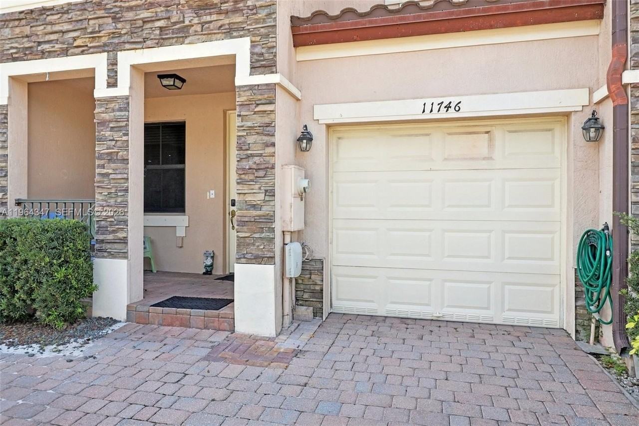 11746 Sw 151st Ave #11746 - Photo 3 of 36