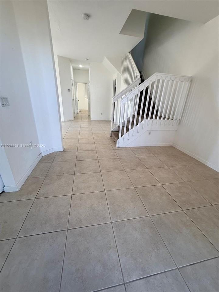 2117 Ne 7th St #2117 - Photo 4 of 28