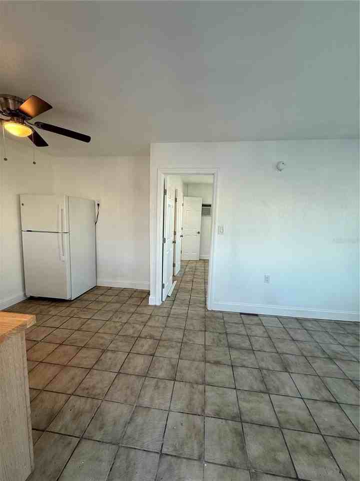 601 Corey Ave - Photo 3 of 9