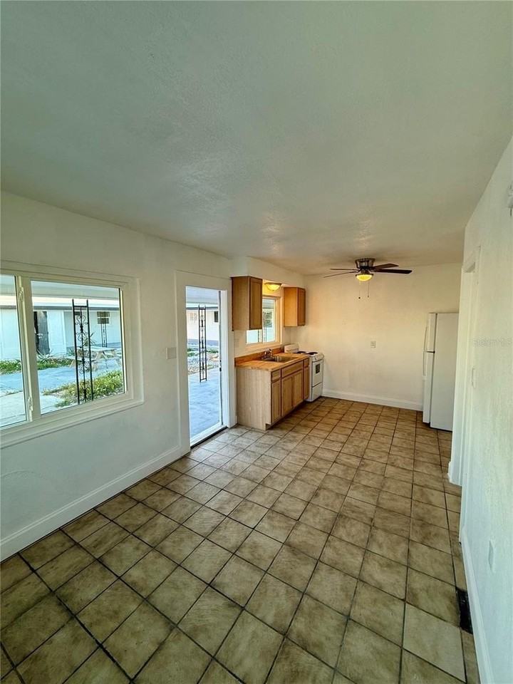 601 Corey Ave - Photo 2 of 9