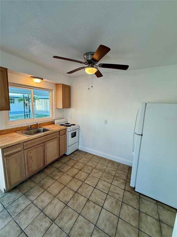 601 Corey Ave - Photo 5 of 9