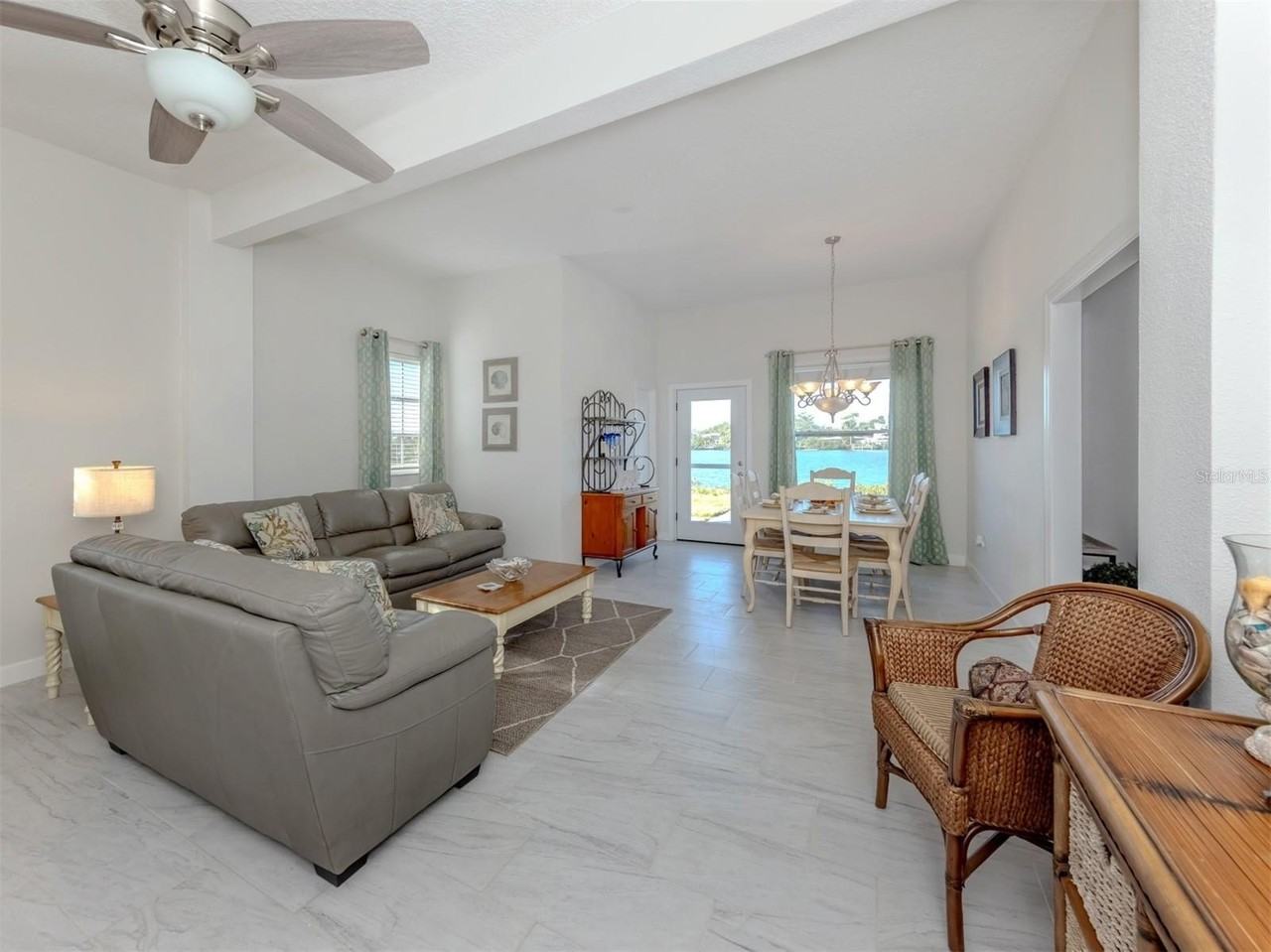 498 Buena Vista Dr - Photo 5 of 31