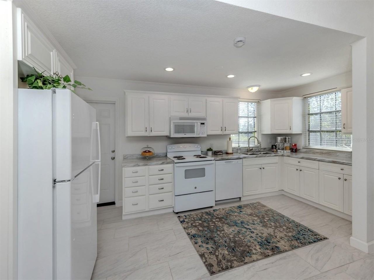 498 Buena Vista Dr - Photo 7 of 31