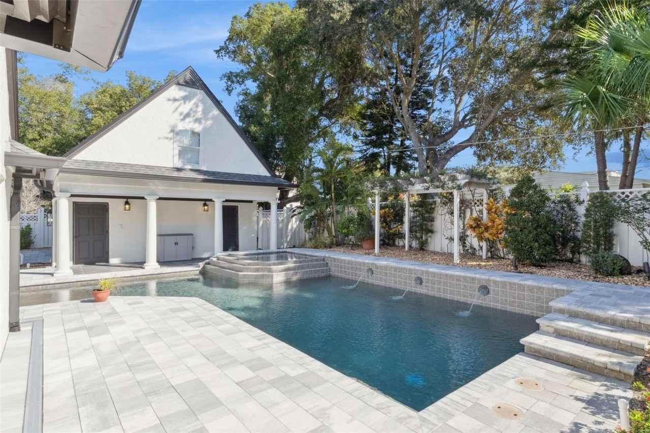 132 Burks Cir - Photo 2 of 20