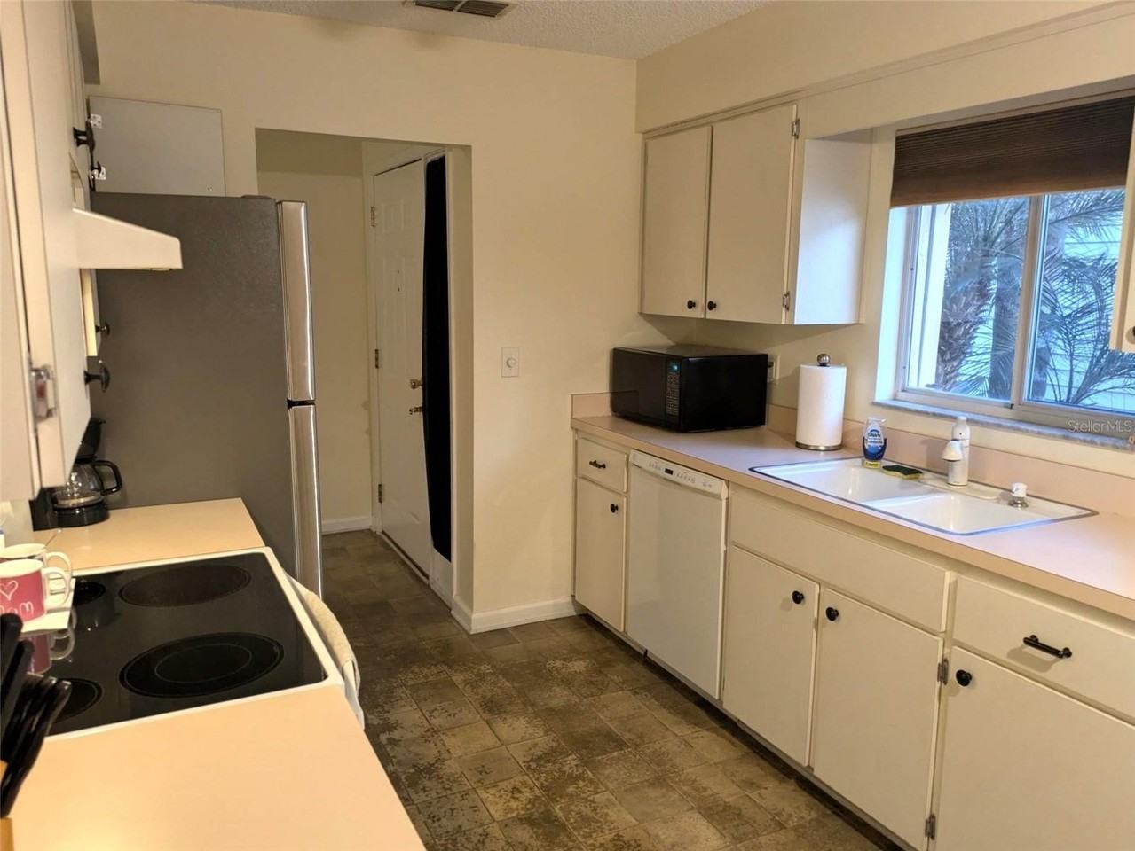 1909 Nw 50th Cir - Photo 5 of 11