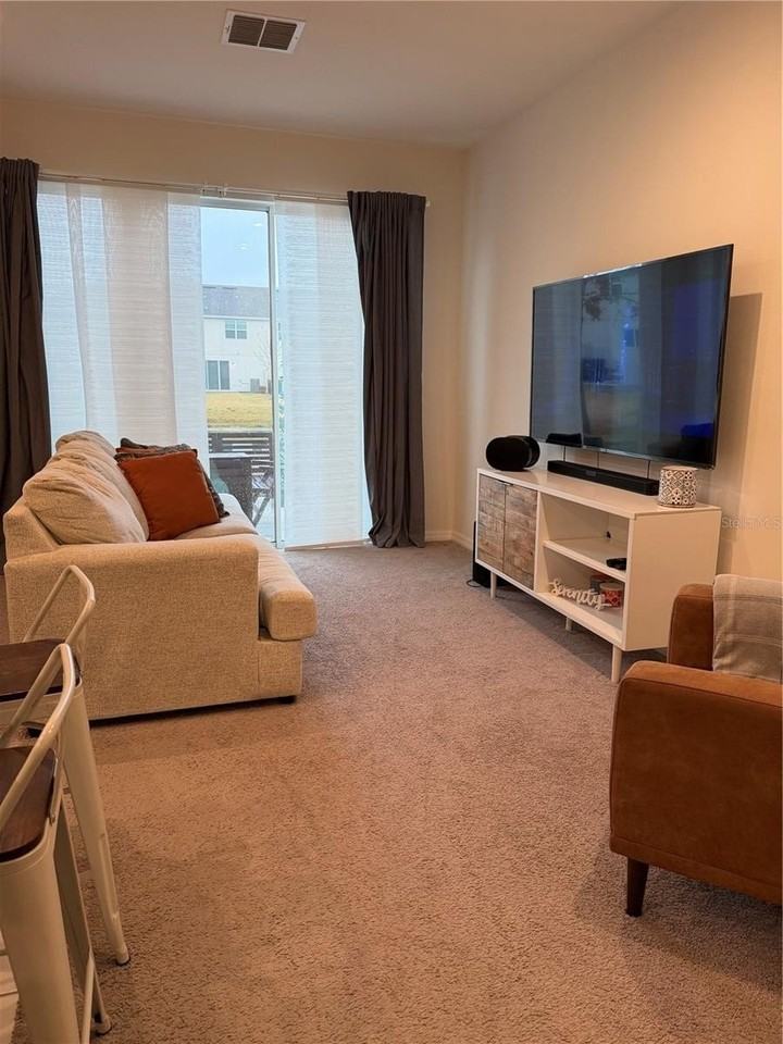 10597 Salt Grove St - Photo 7 of 31