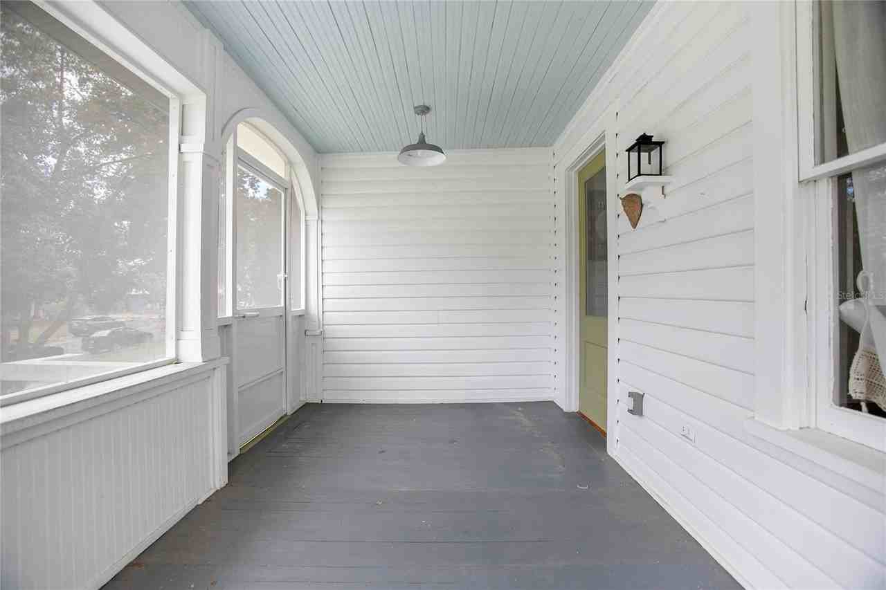 1056 Stevens St - Photo 4 of 28