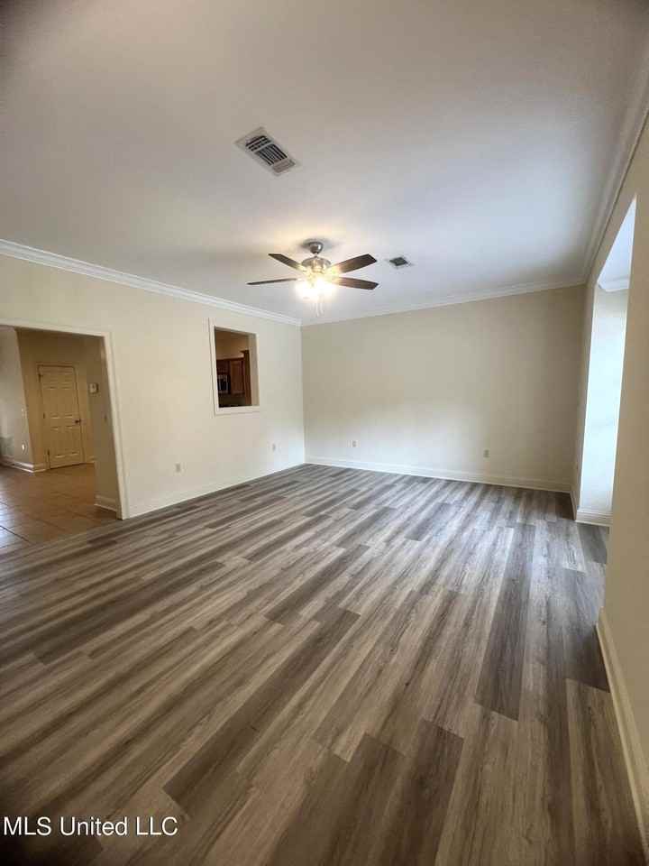 918 Jefferson Dr - Photo 2 of 16