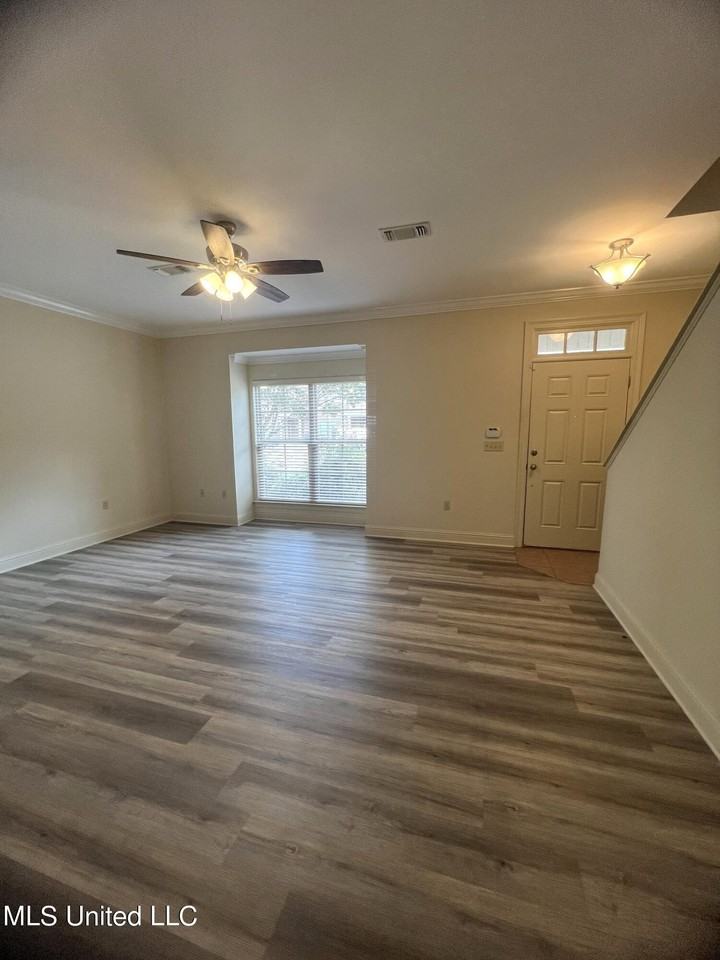 918 Jefferson Dr - Photo 3 of 16