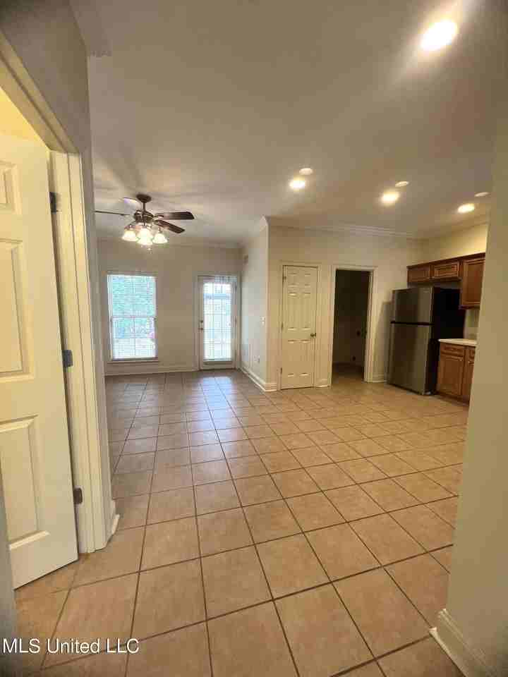 918 Jefferson Dr - Photo 4 of 16
