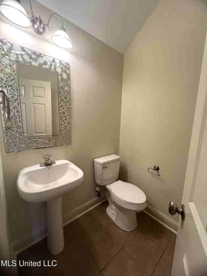 918 Jefferson Dr - Photo 5 of 16