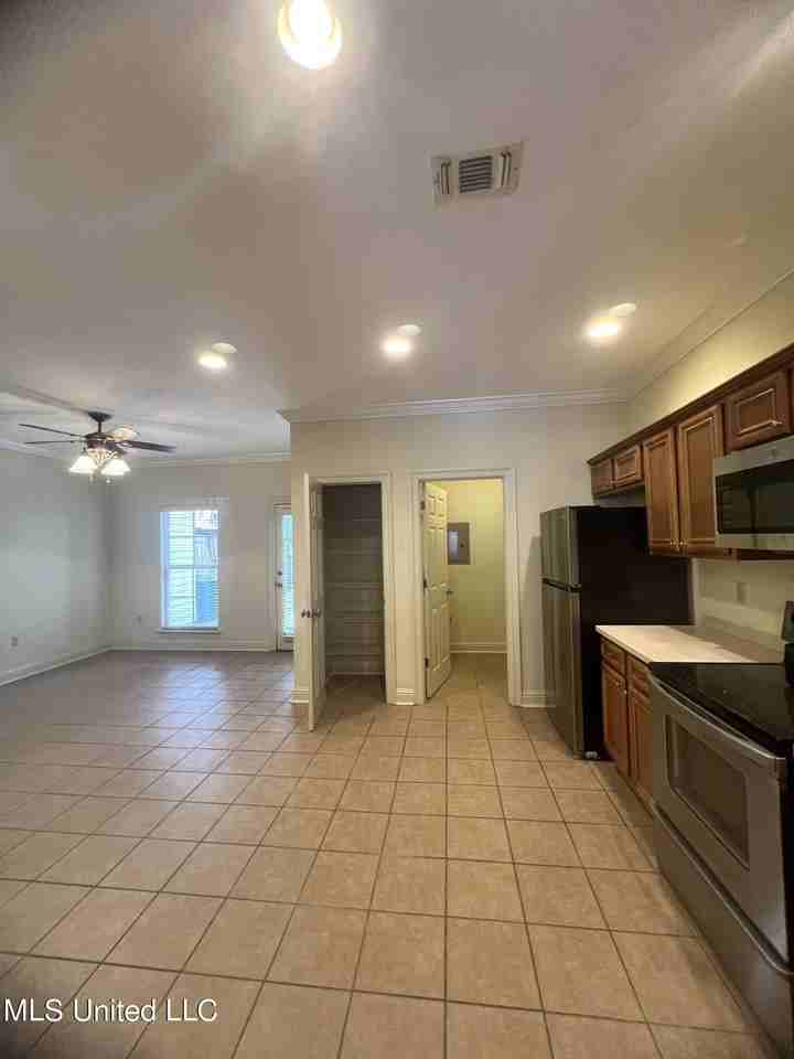 918 Jefferson Dr - Photo 6 of 16
