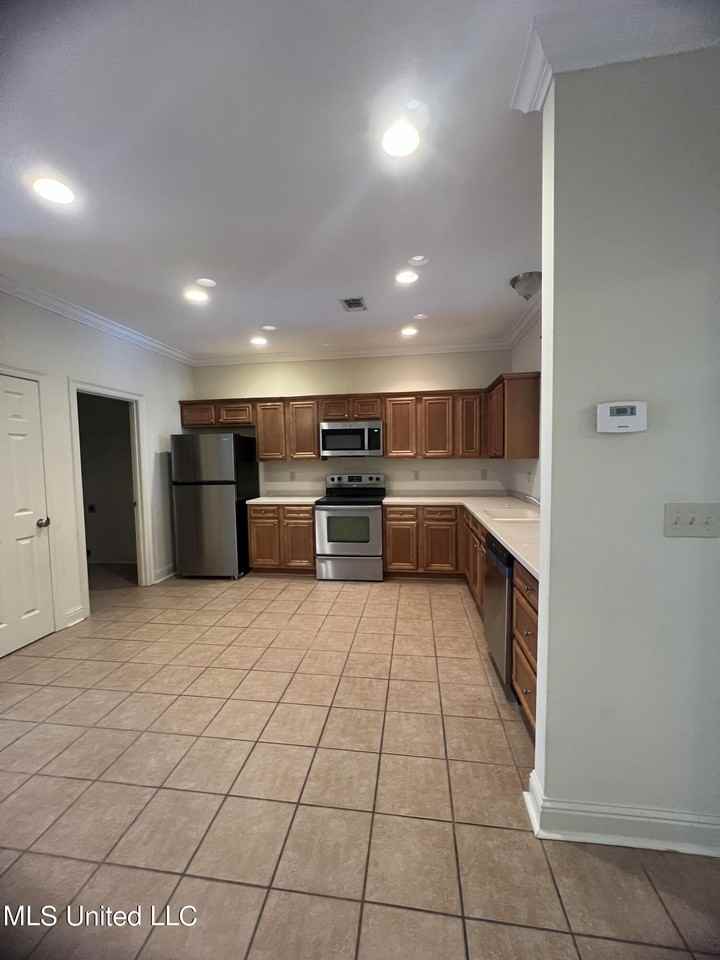 918 Jefferson Dr - Photo 7 of 16