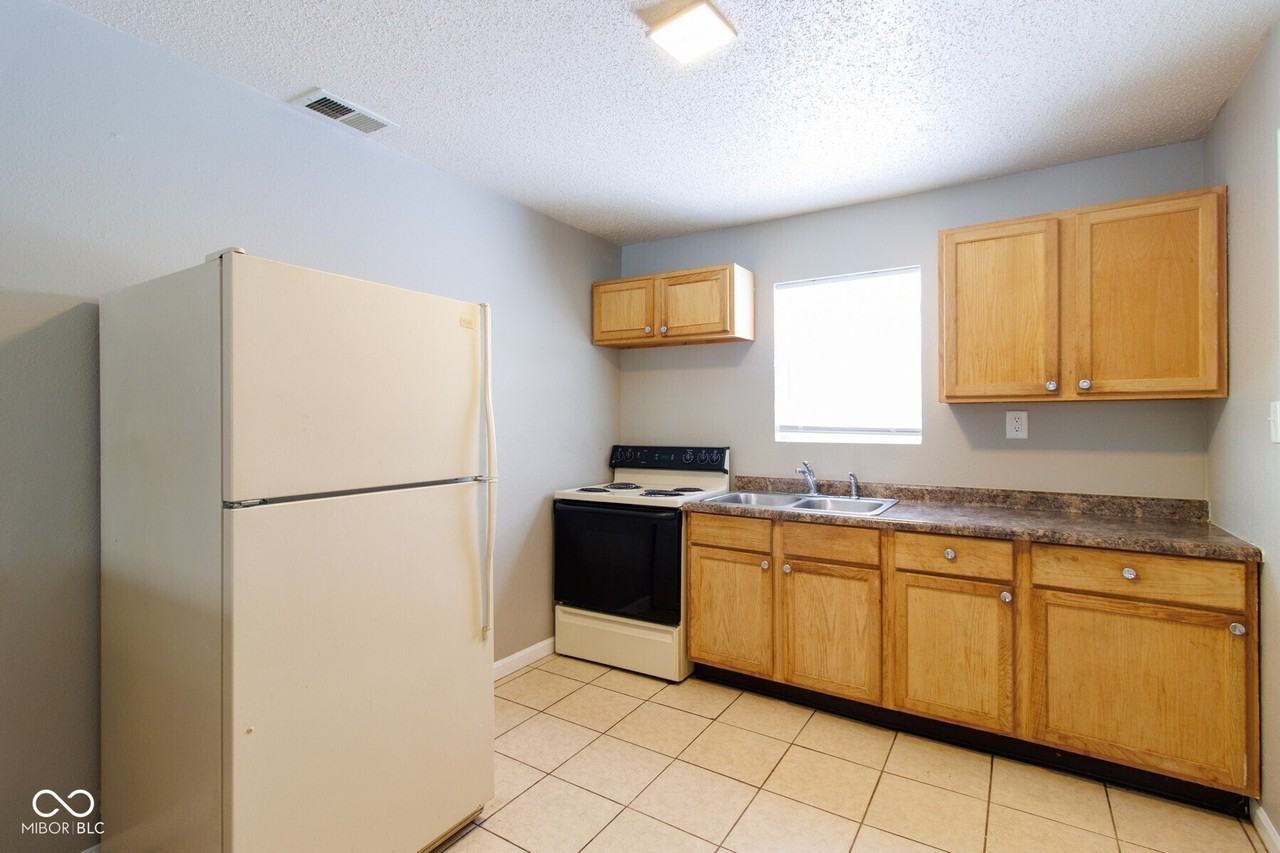 6213 Commodore Dr - Photo 7 of 16