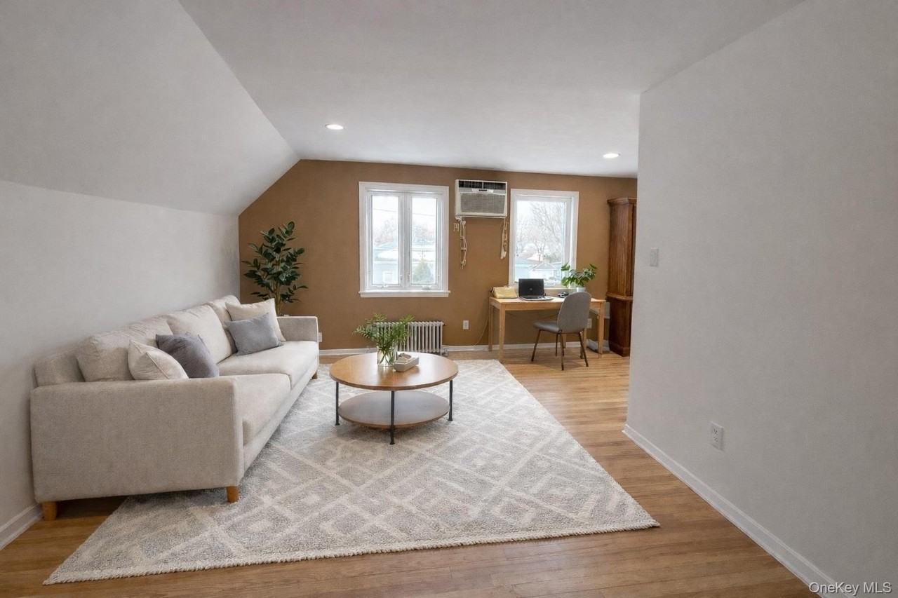 1711 William St - Photo 4 of 7