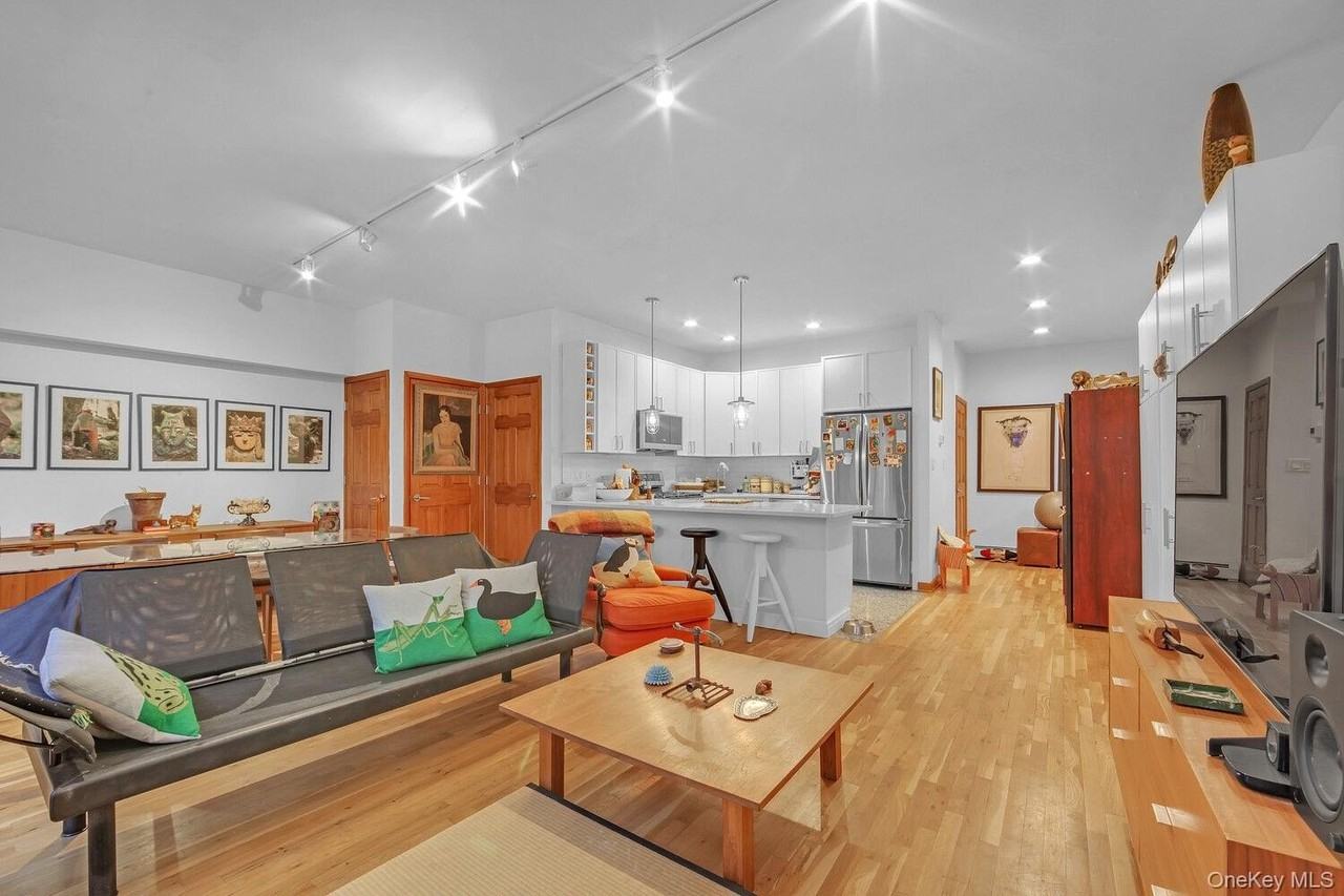 220 Centre St Apt 2 #2