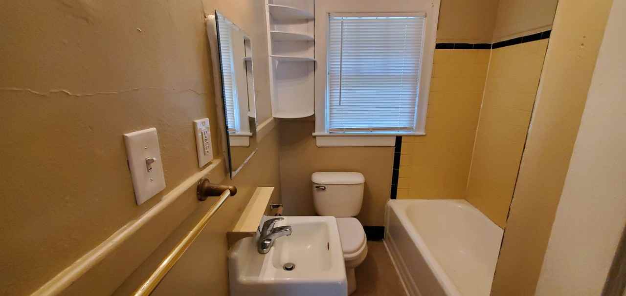 738 Ontario St #1 - Photo 5 of 6