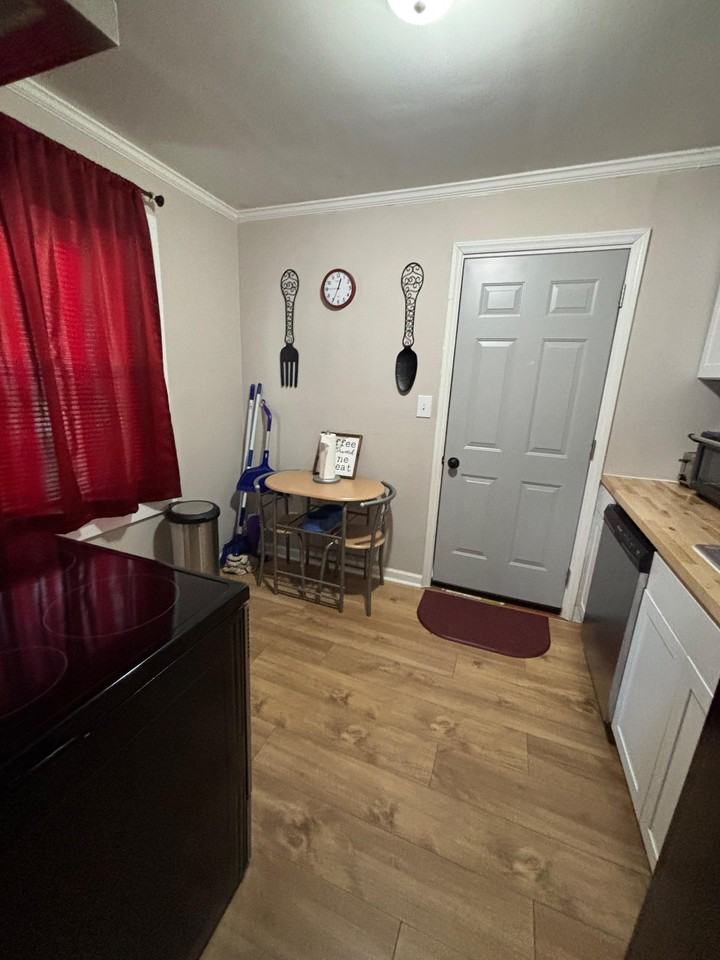 Anderson St - Photo 2 of 8